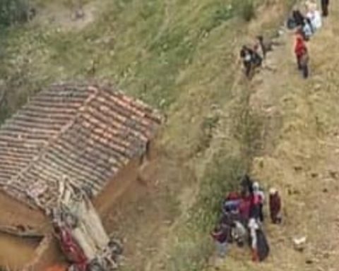 Huánuco: Mother and son die in a car rollover accident that fell on the house