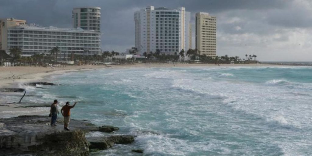 Hurricane Milton leaves a white mark on the Yucatan Peninsula