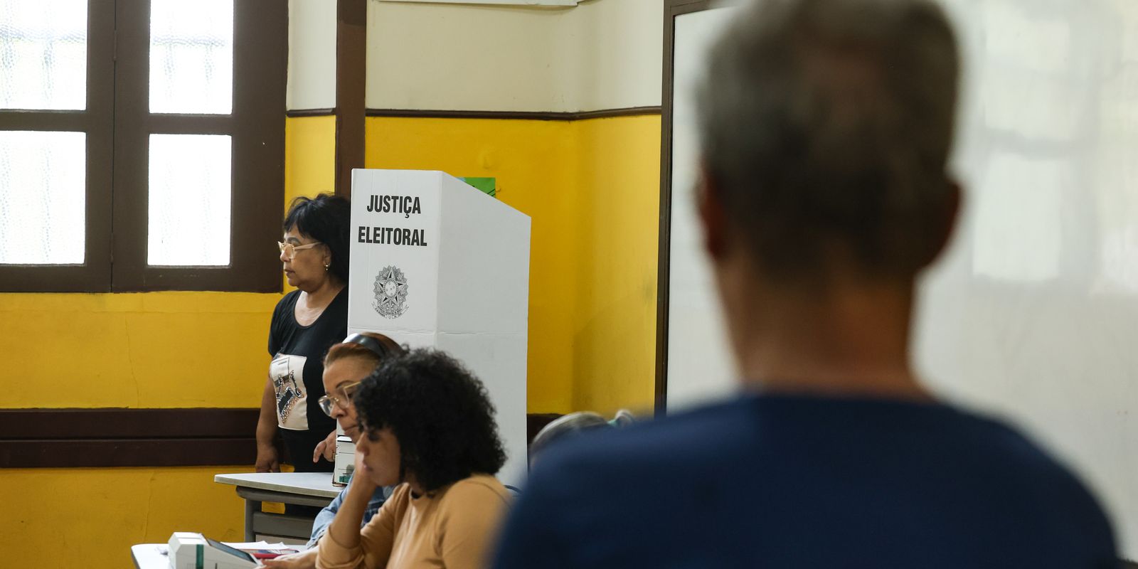 In Niterói, 38 people are taken to the police station for electoral crimes