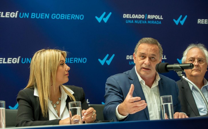 In front of his wife, Delgado says that Ripoll is “a sweetheart”: “it is an allowed compliment”