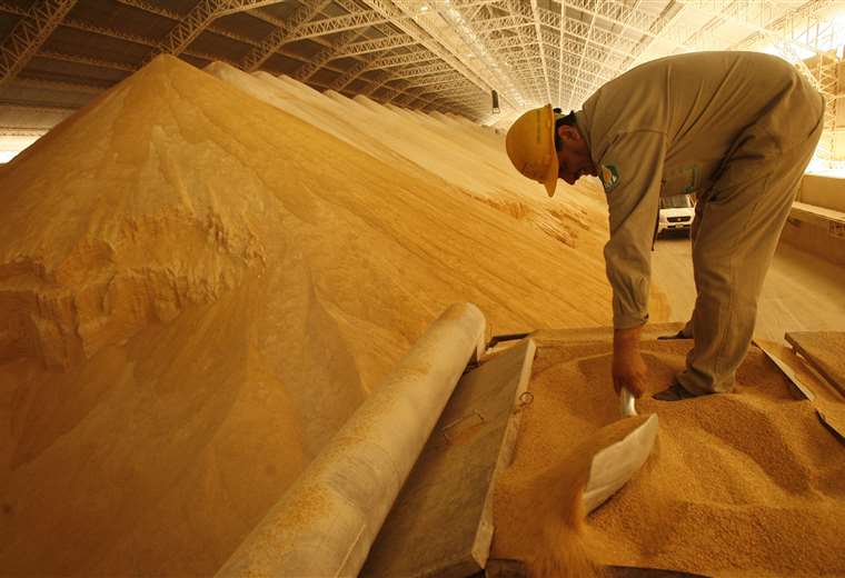 Industrialists deny accusations from poultry farmers about the supply of soybean meal