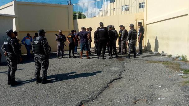 Inmate asked the press to release colonel from prison on 15 Azua