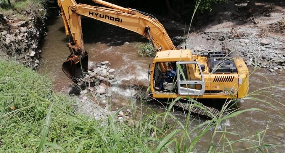 Jauja: Residents channel a tributary to avoid natural disasters