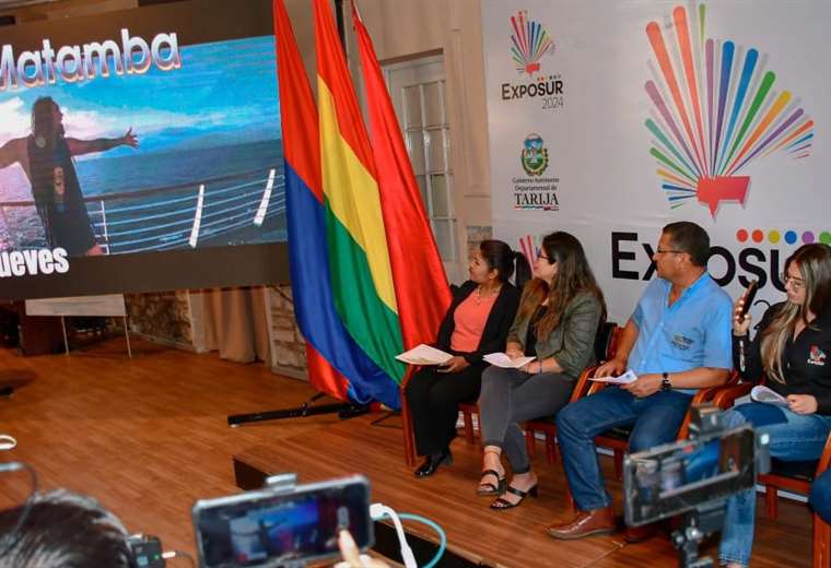 Los Kjarkas, María Juana, Matamba, Azul Azul and Maroyu at the Exposur fair in Tarija