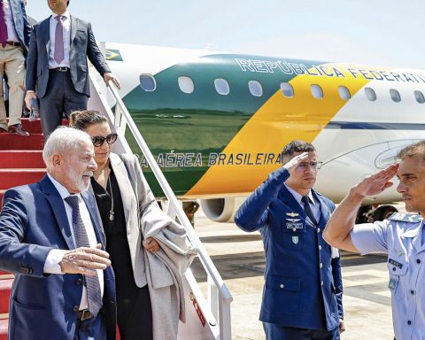 Lula lands in Brasilia after plane problem in Mexico