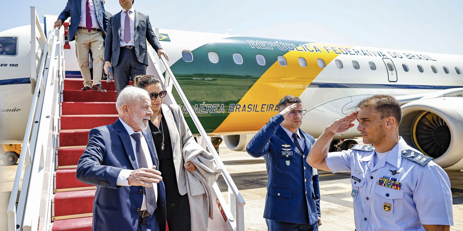 Lula lands in Brasilia after plane problem in Mexico