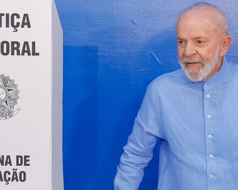 Lula votes for São Bernardo and says it is time to "fix errors"