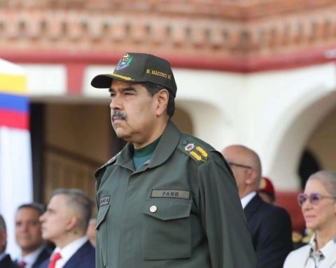 Maduro acknowledges receipt of invitation from the Legislature to be sworn in on 10E