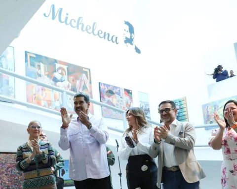 Maduro announces recovery of museums and asks that no one surrender to violence