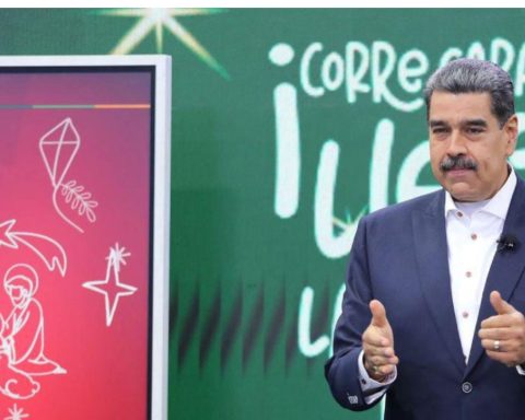 Maduro calls those who make fun of his Christmas preview "imbeciles"