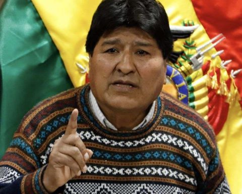 Maduro strongly repudiated the assassination attempt against Evo Morales