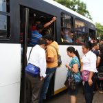 Managuas continue to travel "guindados" in buses of the Urban Collective Transport