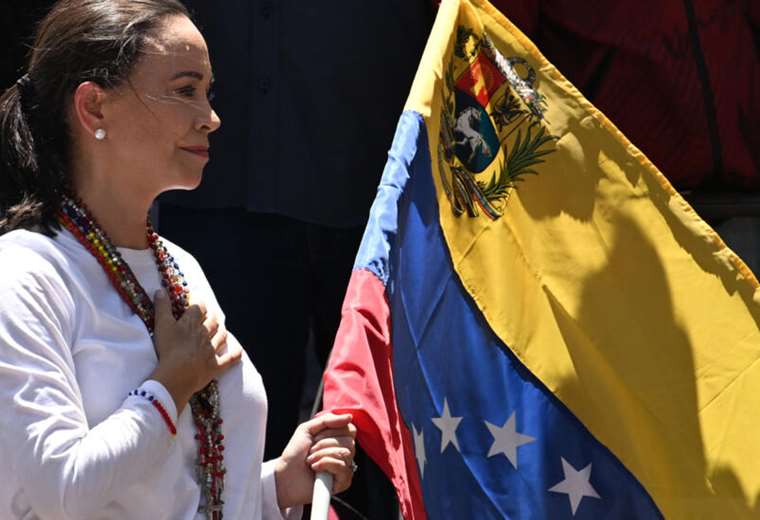 María Corina Machado asks the Armed Forces not to "endorse" to "a regime that is going out"