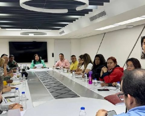 Mayor Meléndez meets to strengthen Popular Power in Caracas