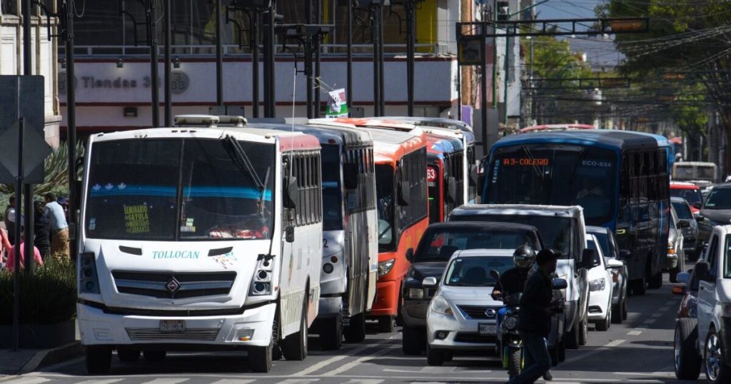 Mexican cities fail in the provision of public transportation services