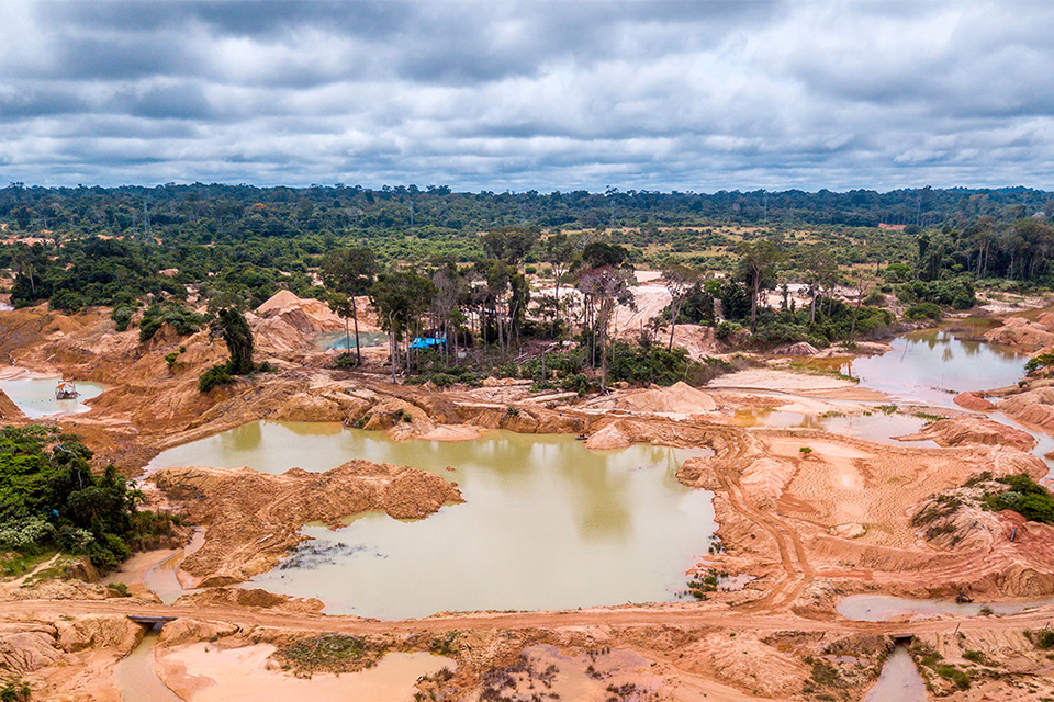 Military charges 16 grams of gold for allowing illegal mining in Amazonas, NGO denounces