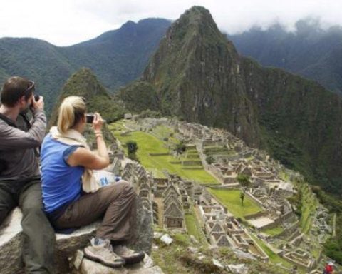 More than 2.4 million international tourists arrive in Peru