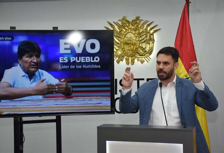 “Mr. Evo Morales, why do you edit your videos and not show how they shot at the Police?": this and other phrases from Minister Del Castillo