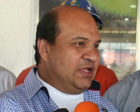 NGO reports that the Prosecutor's Office charged Roland Carreño and Freddy Superlano with three crimes