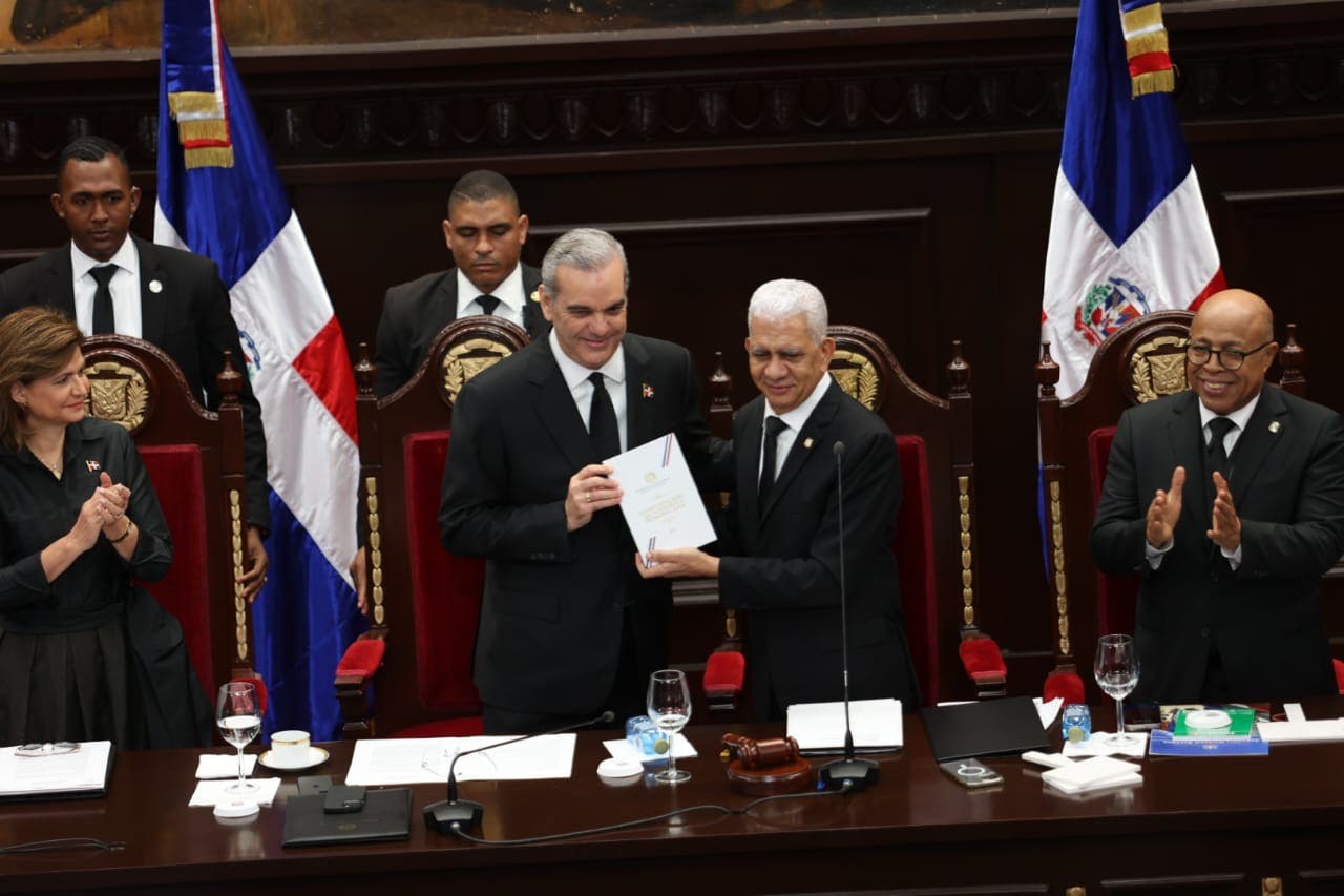 Asamblea Nacional proclama la nueva Constitución de la República