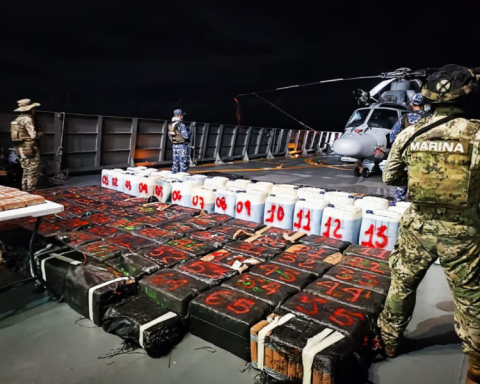 Navy seizes drug shipment worth 2,099 million pesos after intercepting 6 vessels in Michoacán