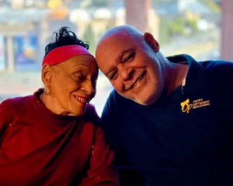 Omara Portuondo junto a su hijo y manáger, Ariel Jiménez Portuondo