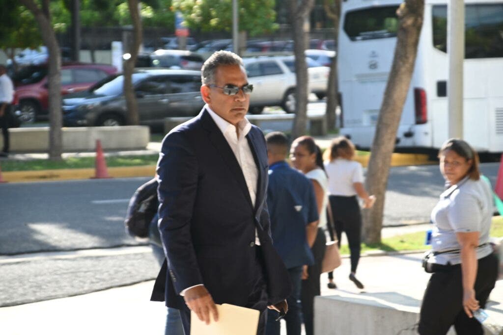 Operation Chameleon: Paulino Sem arrives at the Attorney General's Office to be interrogated