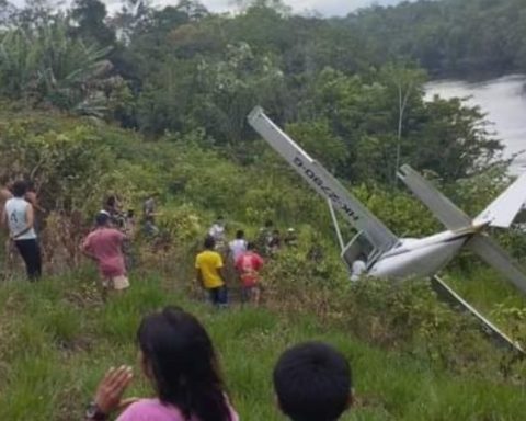 Avioneta pierde control al aterrizar en Guainía; piloto se salva de milagro