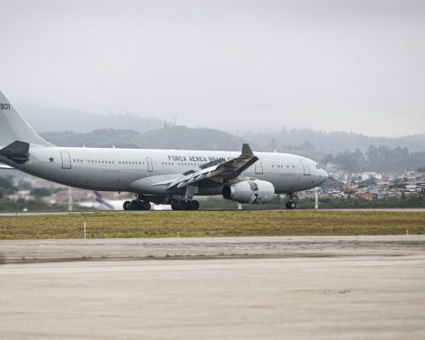 Plane with 221 Brazilians repatriated from Lebanon lands in Guarulhos