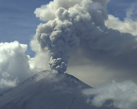 Popocatépetl: volcanotectonic earthquake and ash fall, thus the activity of "Don Goyo" in the last 24 hours