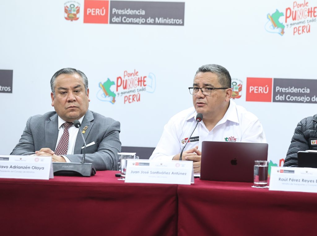 Gustavo Adrianzén y Juan José Santiváñez. (PCM)