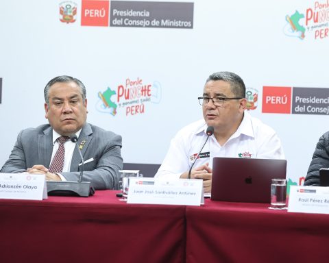 Gustavo Adrianzén y Juan José Santiváñez. (PCM)