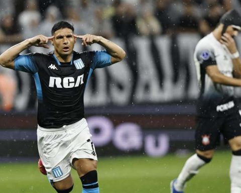 Racing tied (2-2) on its visit to Corinthians in the first leg of the South American semi-finals