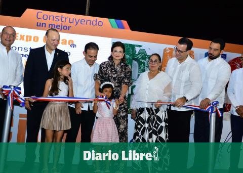 Raquel Peña participates in the opening of Expo Cibao