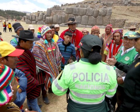 Residents achieve a dialogue table after taking Sacsayhuamán in Cusco (VIDEO-PHOTOS)