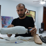 Returning hope: the Nicaraguan leg sculptor in Costa Rica