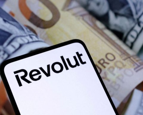 Revolut bids for banking license in Colombia