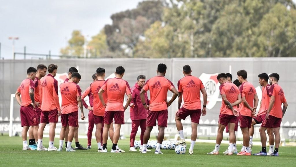 River receives Vélez at the Monumental in a key duel