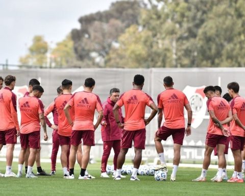 River receives Vélez at the Monumental in a key duel