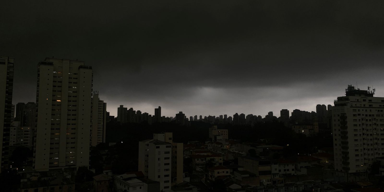 São Paulo experiences storms again and more than 70,000 properties are left without electricity