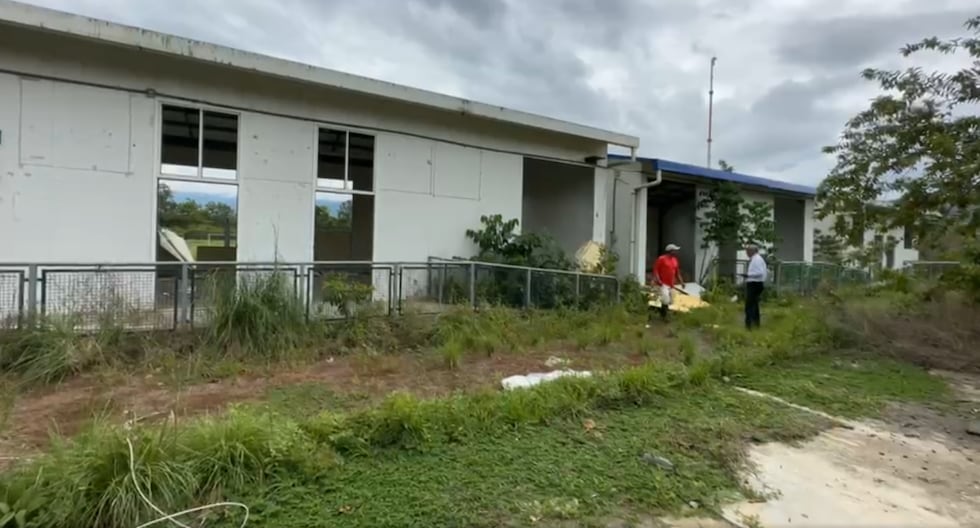 Satipo: Prefabricated classrooms at the Francisco Irazola school are dismantled