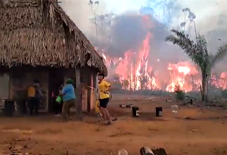 Screams and despair, the harsh images of the moment the fire devastated a community in Beni