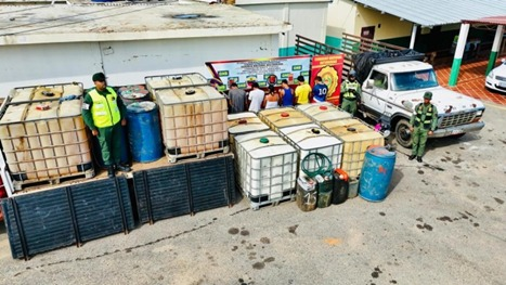 Six subjects were caught stealing gasoline from the Bajo Grande plant