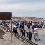 Strike by artisanal fishermen: Vehicles stranded due to protests on the Panamericana Sur highway