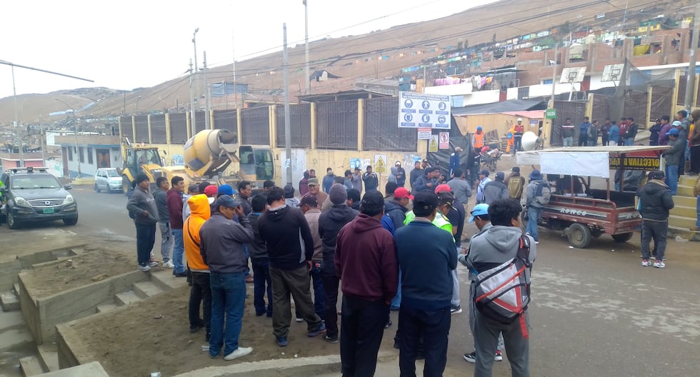 Tacna: Workers protest the separation of 13 colleagues and demand payments