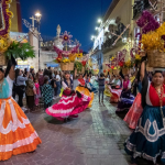 The 52nd International Cervantino Festival opens in Guanajuato; 250 million pesos in spills