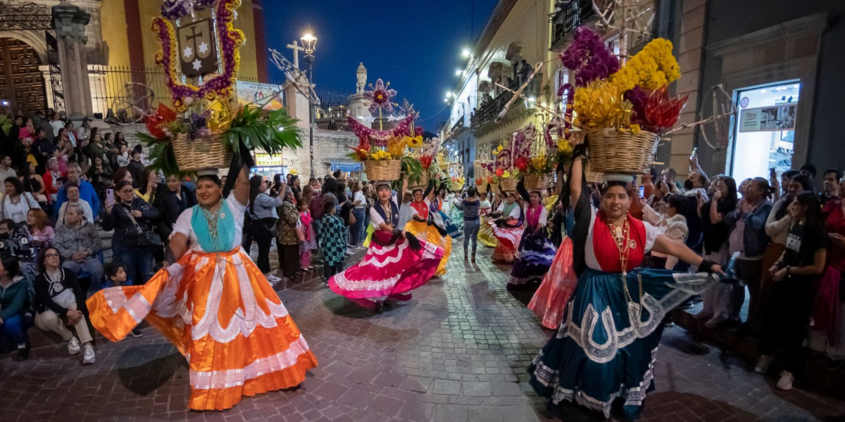 The 52nd International Cervantino Festival opens in Guanajuato; 250 million pesos in spills