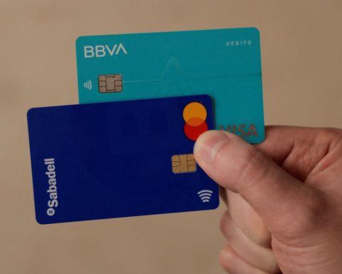 The CNMV will study competition analysis before authorizing BBVA's takeover bid