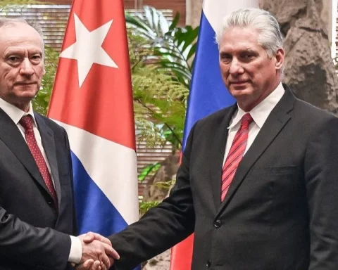 Encuentro en La Habana, Cuba, en febrero pasado, entre Miguel Díaz-Canel y Nikolái Pátrushev, secretario del Consejo de Seguridad de Rusia