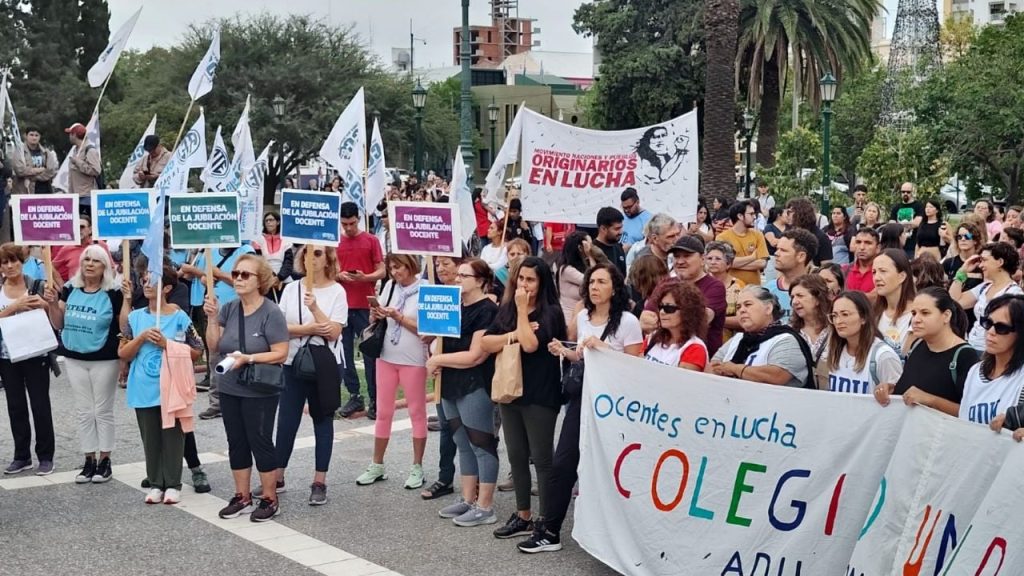 The country marches for the public university